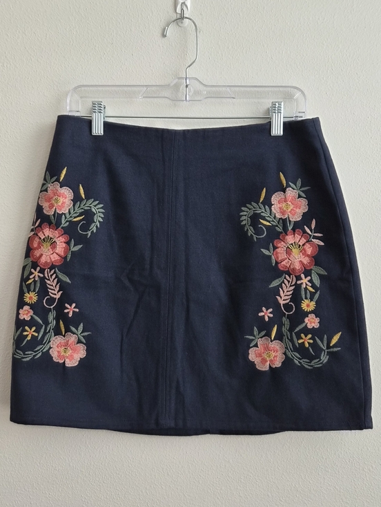 Francesca's Collections Dresses & Skirts - Francesca's Collections Navy Pencil Skirt with Pink Floral Embroidery Size L